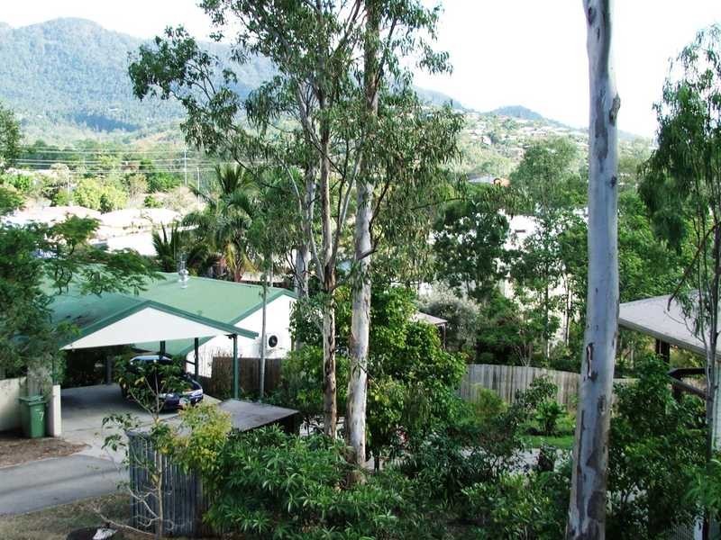 Unit 2/9 Macarthur Drive, Cannonvale QLD 4802