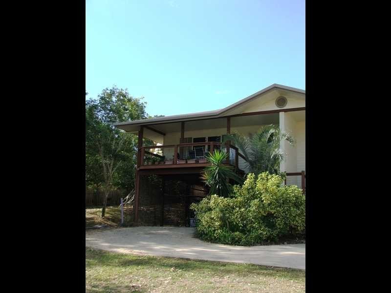 Unit 2/9 Macarthur Drive, Cannonvale QLD 4802