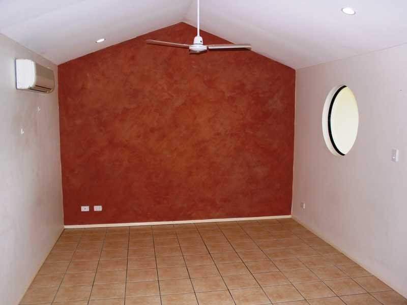 Unit 2/9 Macarthur Drive, Cannonvale QLD 4802