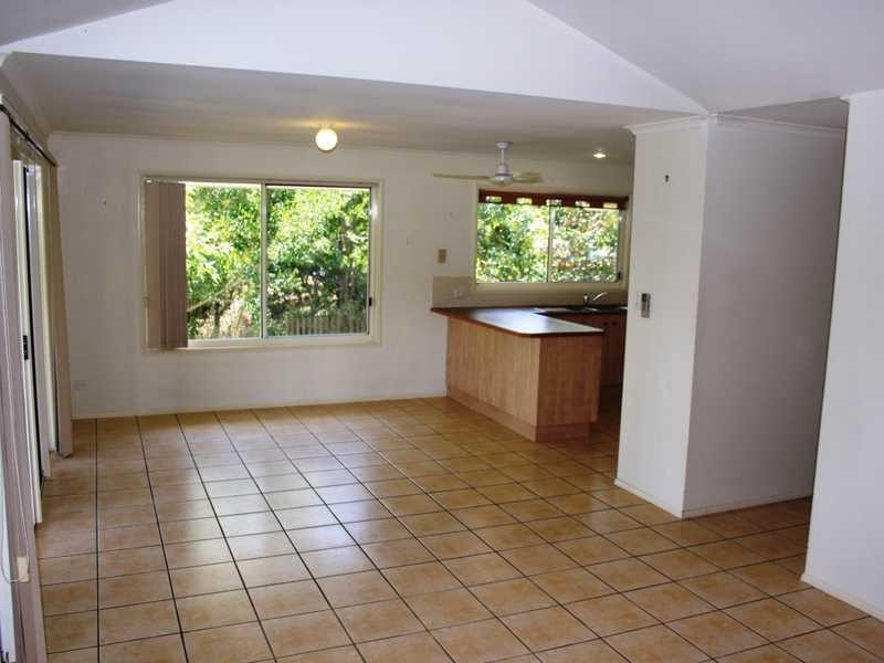 Unit 2/9 Macarthur Drive, Cannonvale QLD 4802