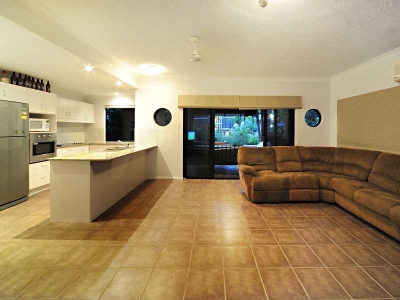 Unit 9/14 Altman Avenue, Cannonvale QLD 4802
