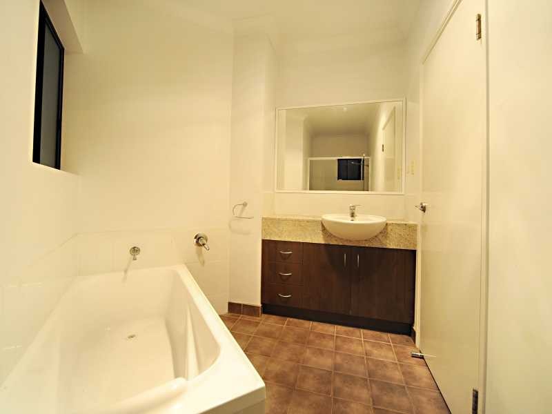Unit 9/14 Altman Avenue, Cannonvale QLD 4802