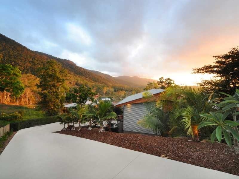 7 Golf Views Court, Cannonvale QLD 4802