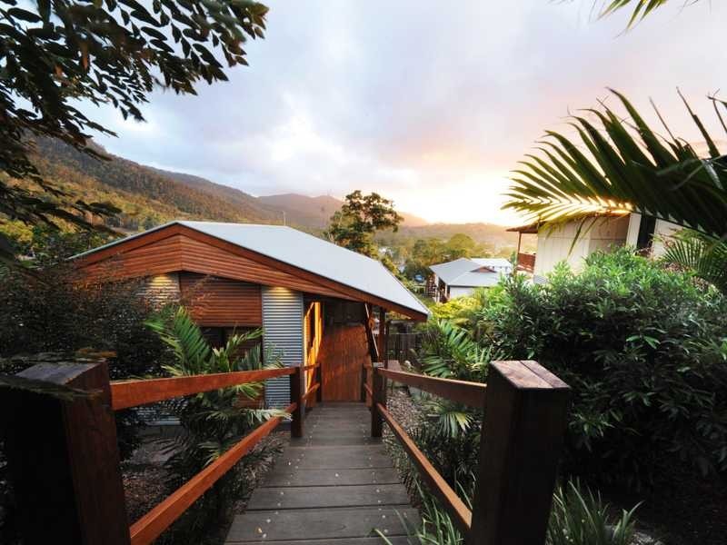 7 Golf Views Court, Cannonvale QLD 4802