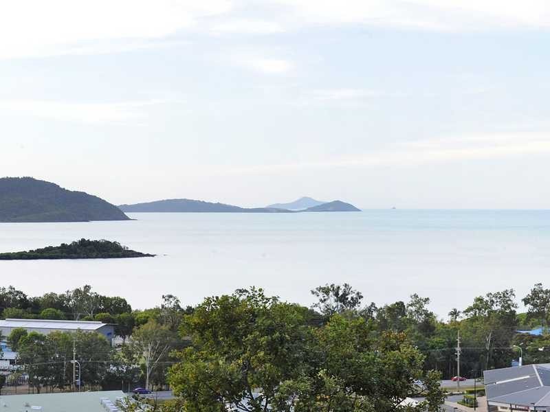 5 Woodwark Crescent, Cannonvale QLD 4802