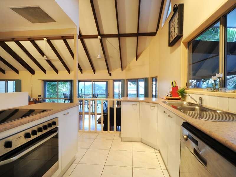 5 Woodwark Crescent, Cannonvale QLD 4802