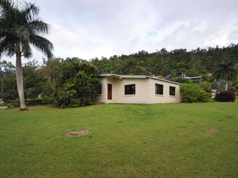 3 Jones Road, Cannonvale QLD 4802
