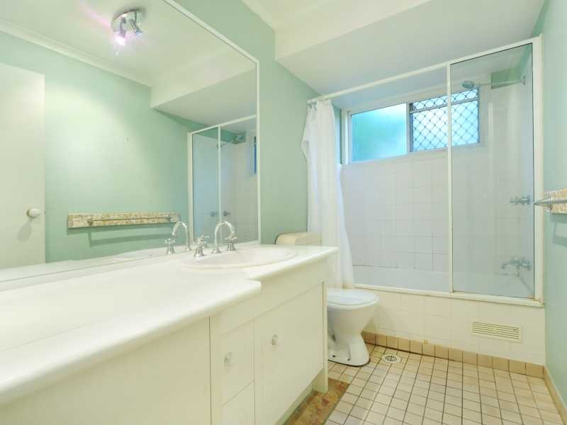 Unit 12/6 St Martins Lane, Cannonvale QLD 4802