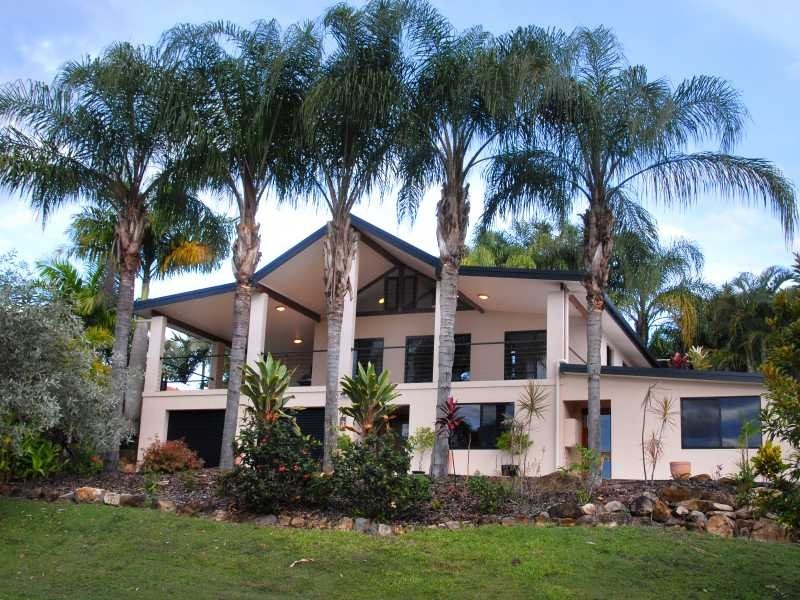 3 Whitehaven Crescent, Cannonvale QLD 4802