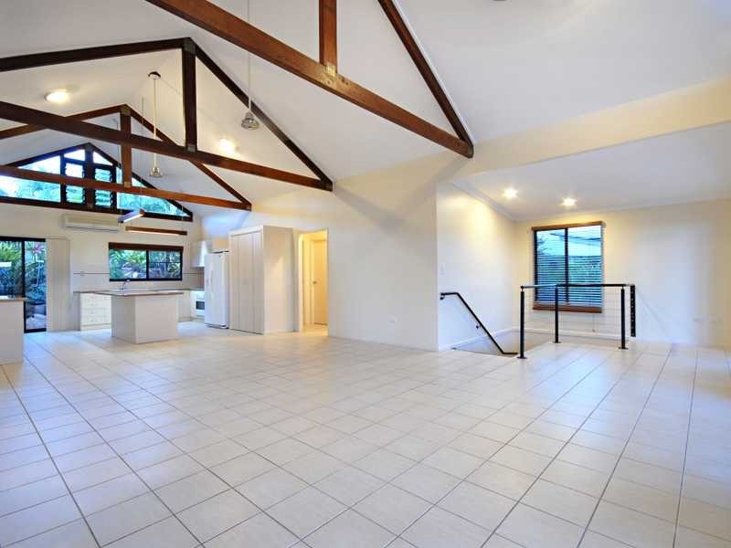 3 Whitehaven Crescent, Cannonvale QLD 4802