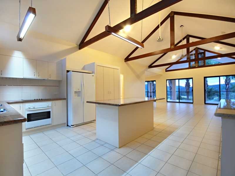 3 Whitehaven Crescent, Cannonvale QLD 4802