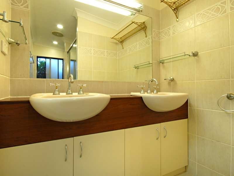 3 Whitehaven Crescent, Cannonvale QLD 4802