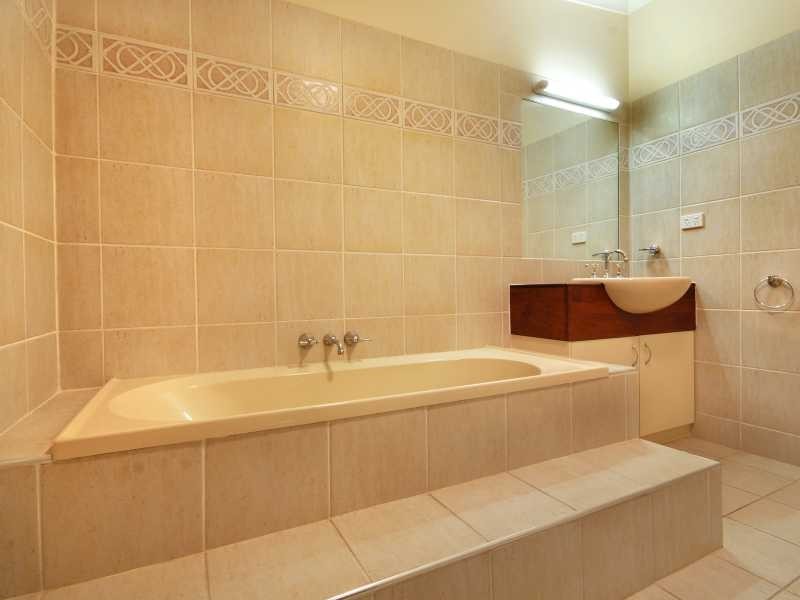 3 Whitehaven Crescent, Cannonvale QLD 4802