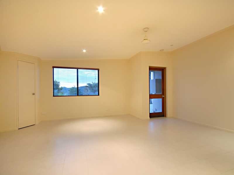 3 Whitehaven Crescent, Cannonvale QLD 4802