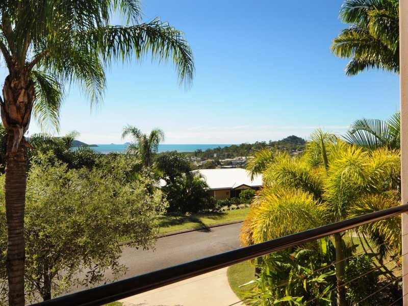 3 Whitehaven Crescent, Cannonvale QLD 4802