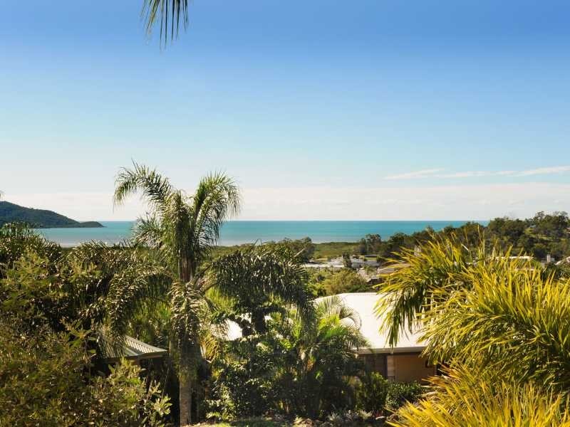 3 Whitehaven Crescent, Cannonvale QLD 4802