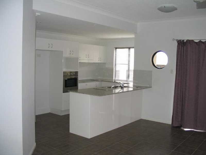 Unit 8/14 Altman Avenue, Cannonvale QLD 4802