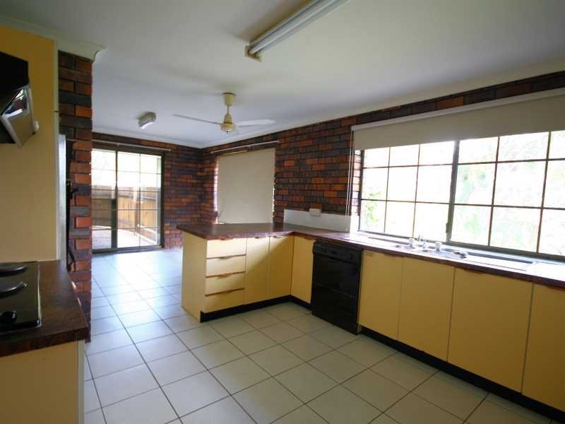 7 Elwyn Court, Springwood QLD 4127