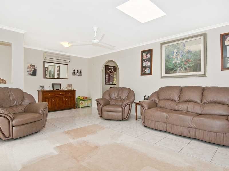 15 Drake Road, Springwood QLD 4127