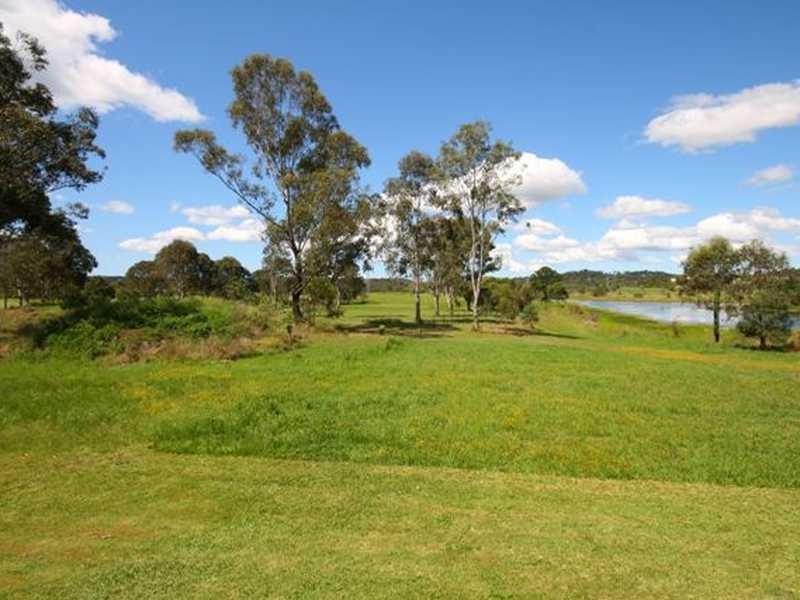 9 Fairway Drive, Meadowbrook QLD 4131