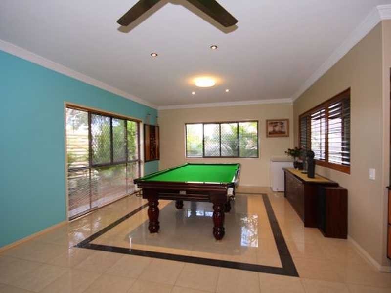 9 Fairway Drive, Meadowbrook QLD 4131