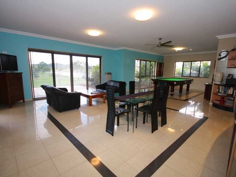 9 Fairway Drive, Meadowbrook QLD 4131