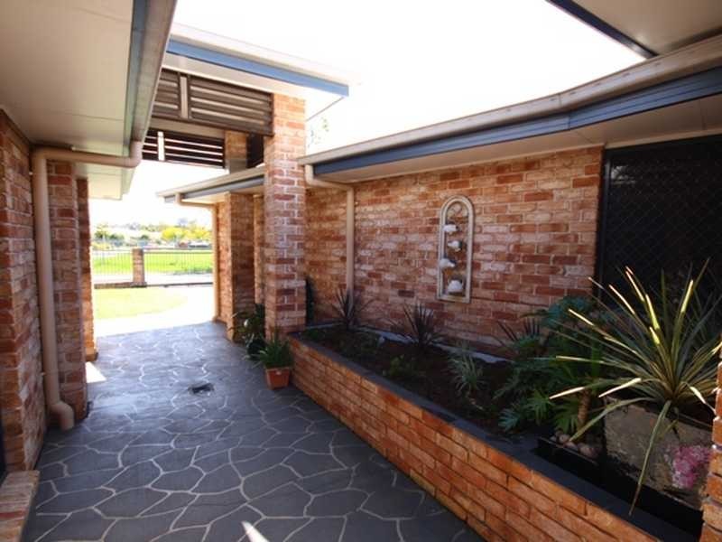 9 Fairway Drive, Meadowbrook QLD 4131