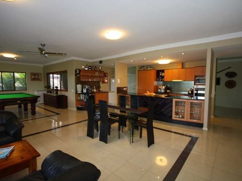 9 Fairway Drive, Meadowbrook QLD 4131