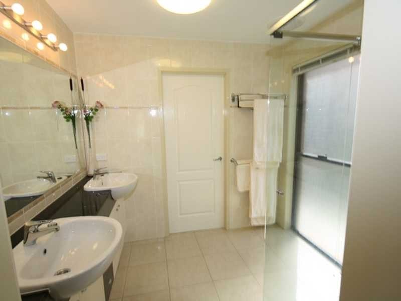 9 Fairway Drive, Meadowbrook QLD 4131