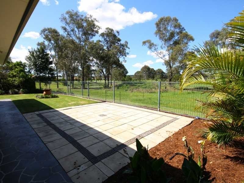 9 Fairway Drive, Meadowbrook QLD 4131