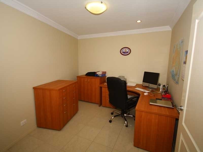 9 Fairway Drive, Meadowbrook QLD 4131