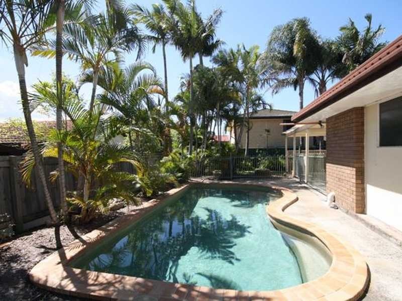 2 Wyclif Ave, Springwood QLD 4127