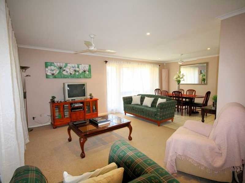 2 Wyclif Ave, Springwood QLD 4127