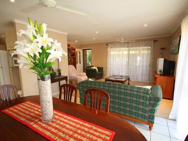 2 Wyclif Ave, Springwood QLD 4127