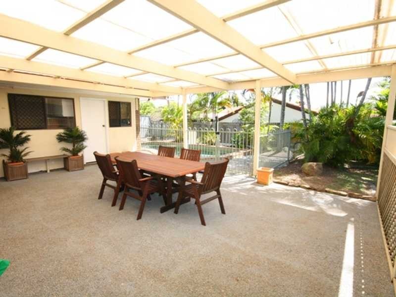 2 Wyclif Ave, Springwood QLD 4127