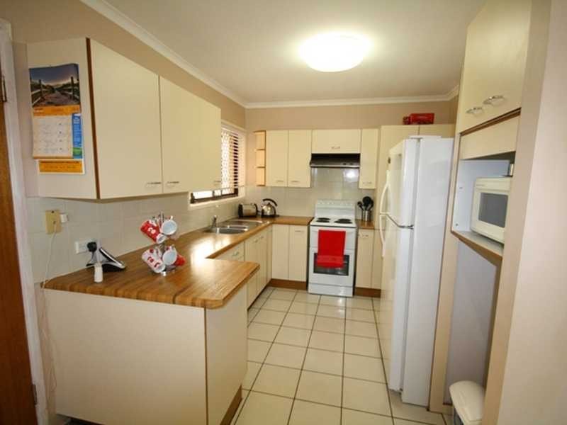 2 Wyclif Ave, Springwood QLD 4127