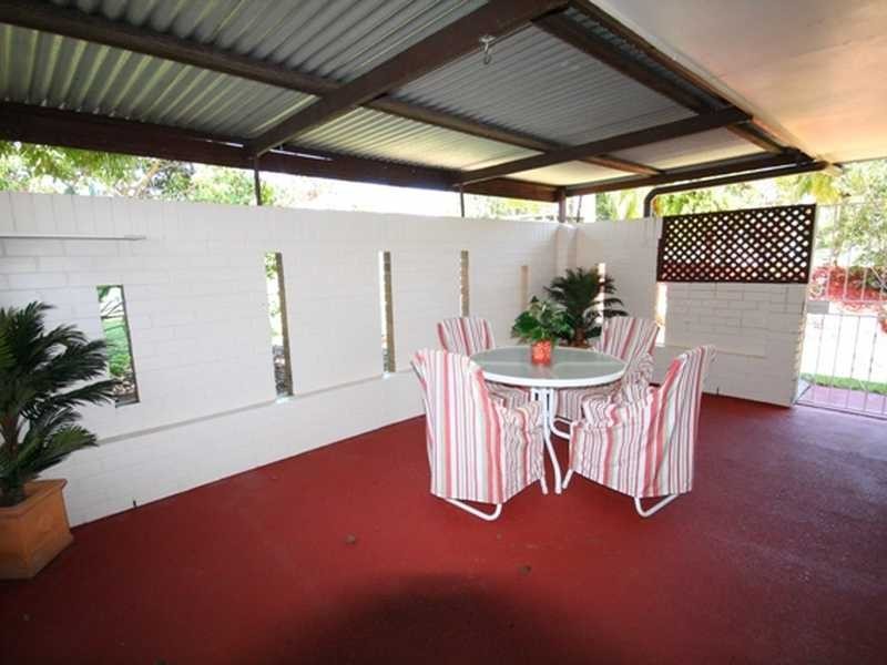 2 Wyclif Ave, Springwood QLD 4127