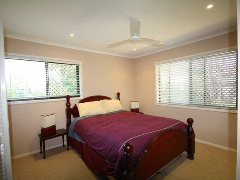 2 Wyclif Ave, Springwood QLD 4127