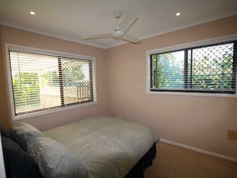 2 Wyclif Ave, Springwood QLD 4127