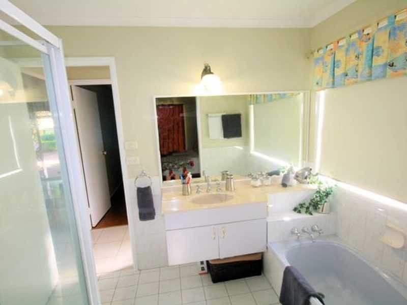 9 Haymer Court, Meadowbrook QLD 4131