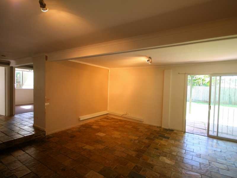 31 Winnetts Rd, Daisy Hill QLD 4127