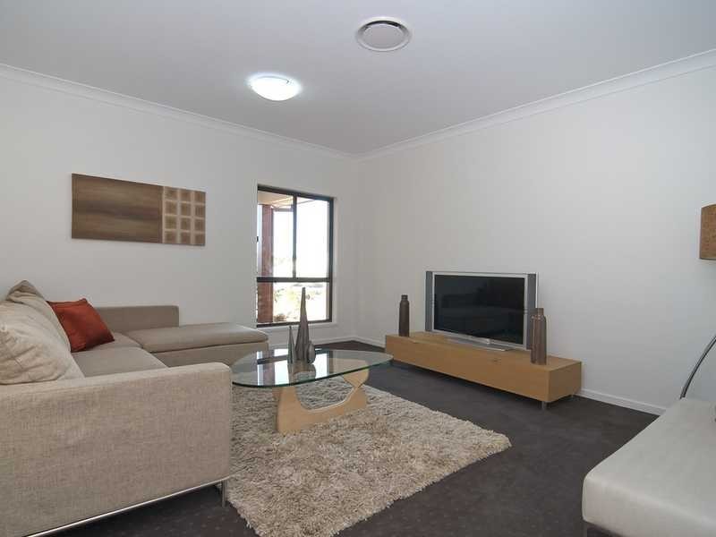 32 Dennis Vale Drive, Daisy Hill QLD 4127