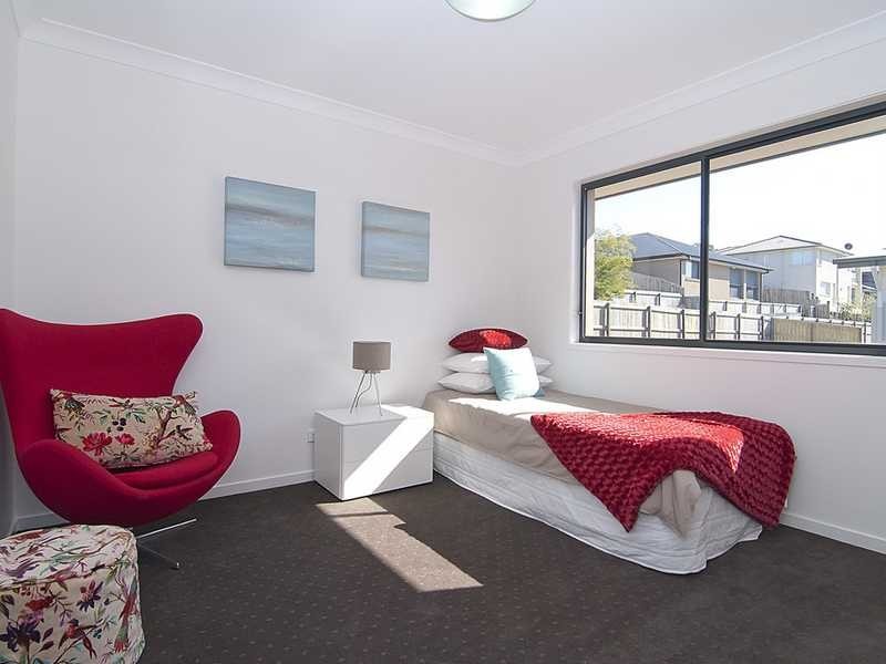 32 Dennis Vale Drive, Daisy Hill QLD 4127