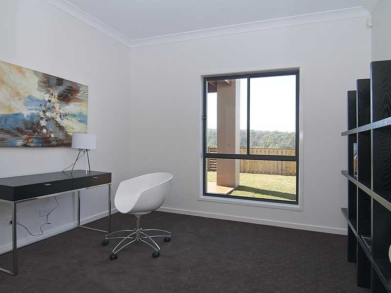 32 Dennis Vale Drive, Daisy Hill QLD 4127