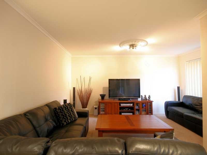 4 Quondare Court, Springwood QLD 4127