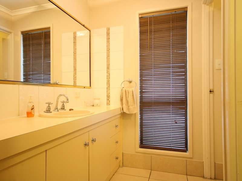 4 Quondare Court, Springwood QLD 4127