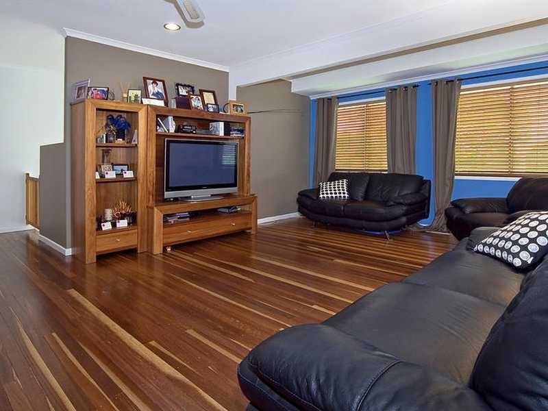 13 Whitfield Ave, Springwood QLD 4127