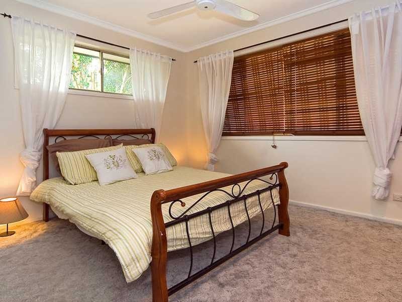 13 Whitfield Ave, Springwood QLD 4127