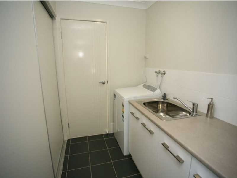 1 Baxton Place, Shailer Park QLD 4128