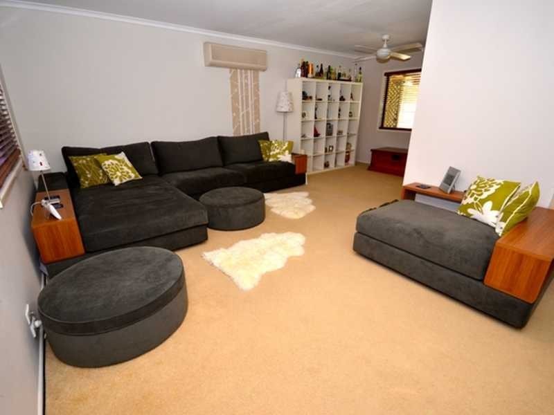 3 Jeanette Ave, Springwood QLD 4127